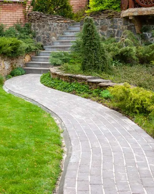 Custom Backyard Walkway in Jacksonville